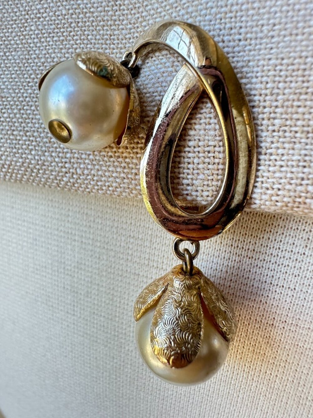 Vintage 1950s Napier Faux Pearl Dangle Clip-On Earrings Gold Tone 2.25”